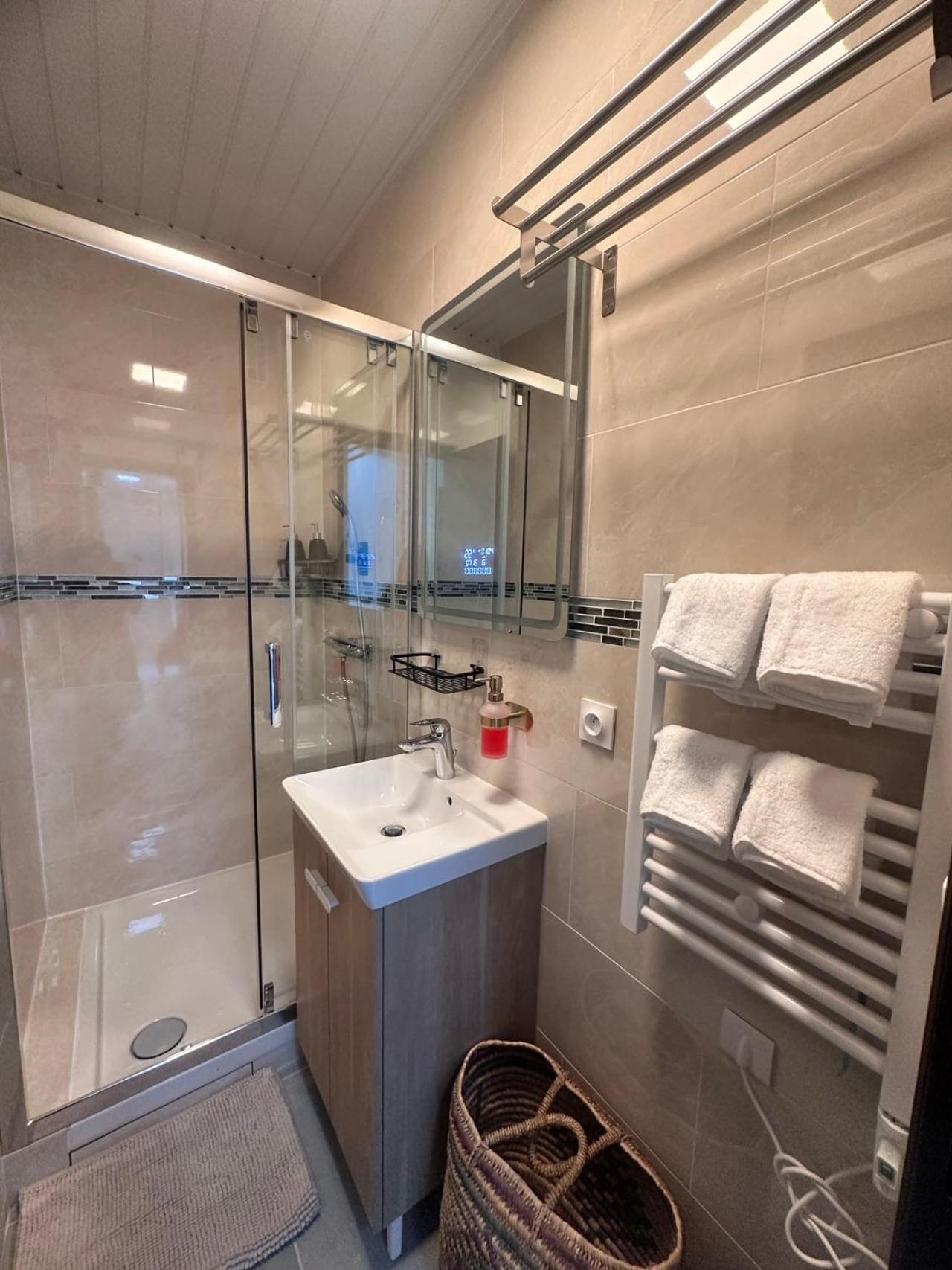 Superbe Appartement Renove Au Coeur De La Capitale Paris Exterior foto